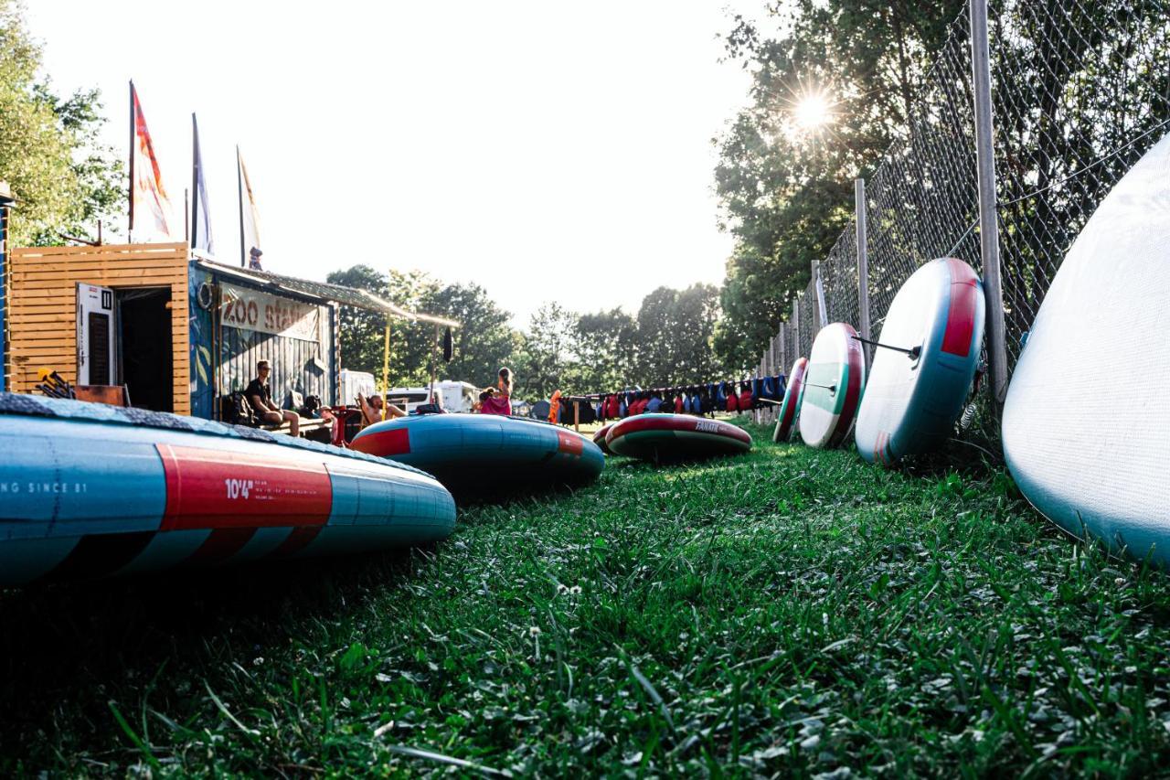 Camp *